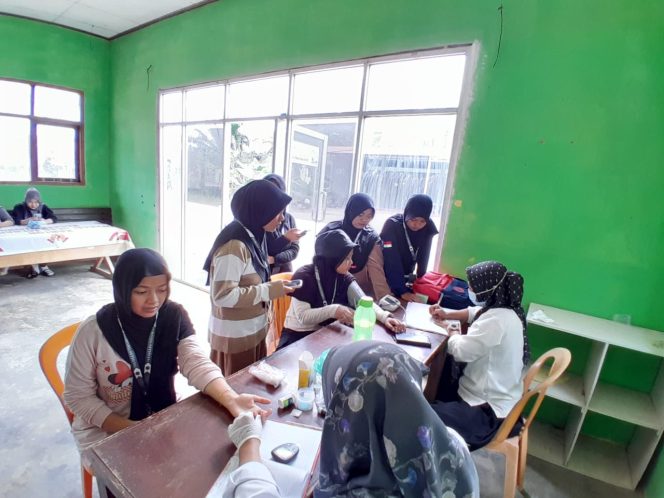 
					“SUP CEKER PEDAS”, Salah Satu Inovasi di UPT Puskesmas Sitiung 1 Yaitu Skrining dan Cek Gula Darah Pada Keluarga Penyandang Diabetes Melitus.
