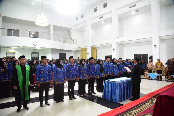 
					Bupati Padang Pariaman Serahkan SK kepada 434 PPPK Formasi 2024