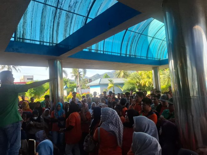 
					Buruh PT Bumi Sarimas Gelar Aksi Mogok, Ultimatum Pembayaran Gaji hingga 31 Juli 2025