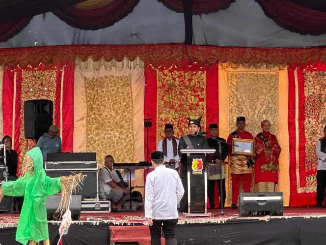 
					Meriah dan Penuh Makna, Rang Solok Baralek Gadang Hadirkan Warisan Minangkabau