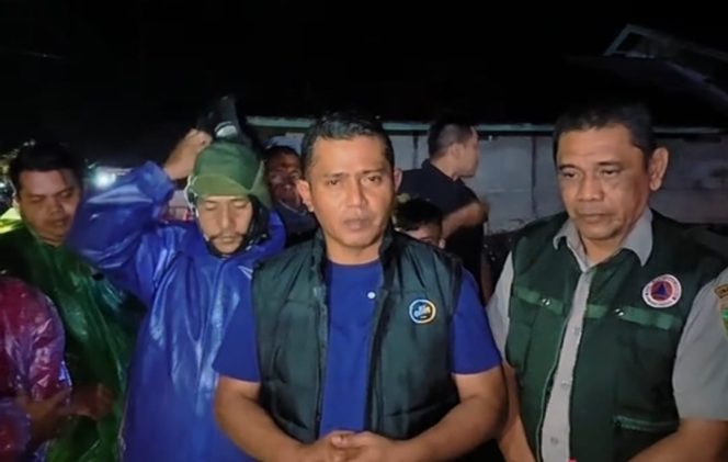 
					Hujan Deras, Bupati Solok Tinjau Sungai Rawan Banjir di Junjung Sirih dan X Koto Singkarak