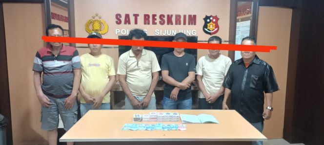 
					Digerebek Siang Bolong, Diduga 6 Pelaku Judi Kartu Diciduk Satreskrim Polres Sijunjung dalam Ops Pekat 2026