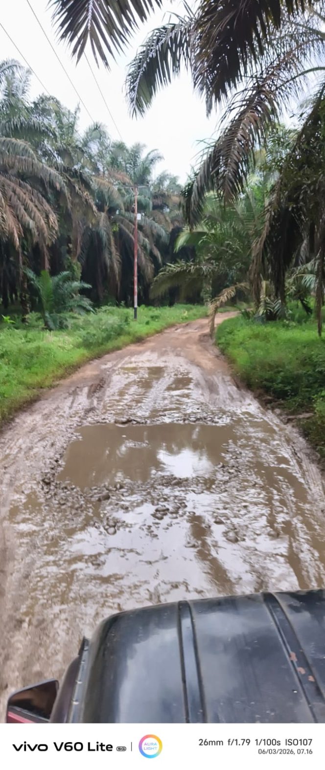 
					Jalan Penghubung Antar Nagari rusak parah warga Sindir Pemkab Dharmasraya seolah cuek