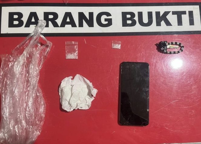 
					Seorang Pria Ditangkap di Solok, Polisi Sita Beberapa Paket Diduga Sabu
